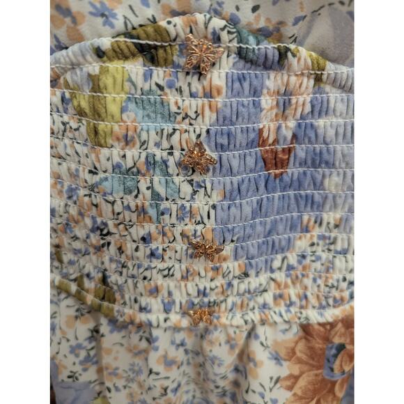 Flirty feminine blouse w/gold butterfly button accents, flutter sleeves, Meraki - Picture 2 of 8